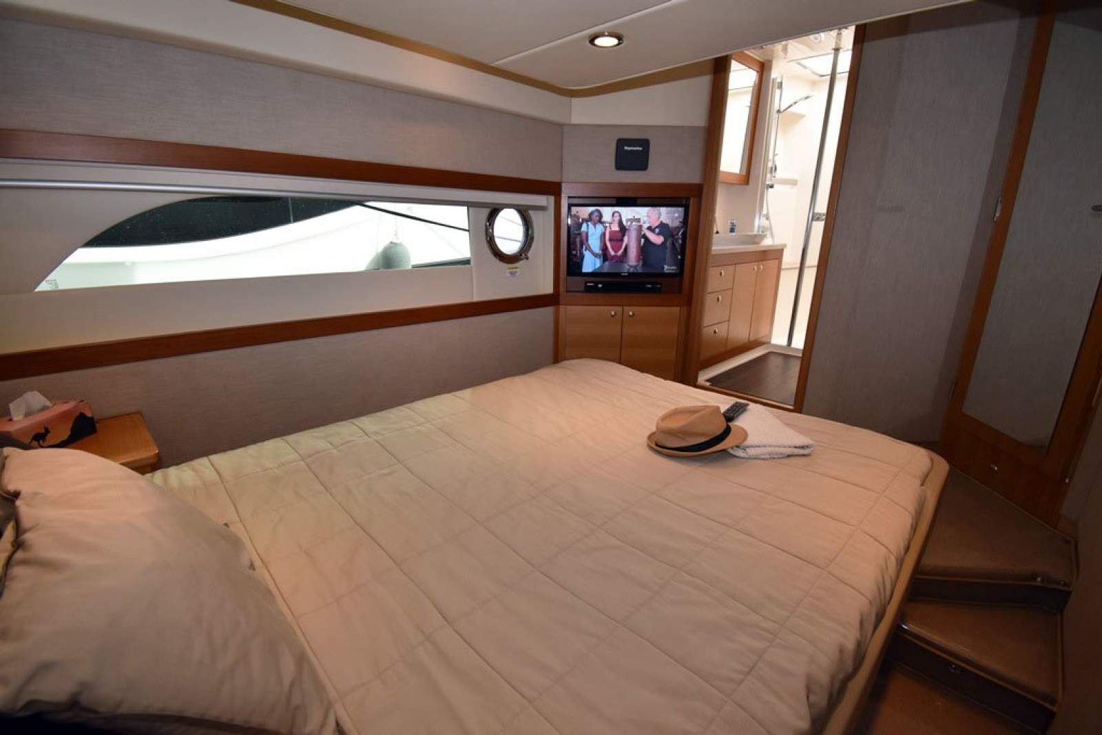 Riviera 50 Enclosed Flybridge 2015 13