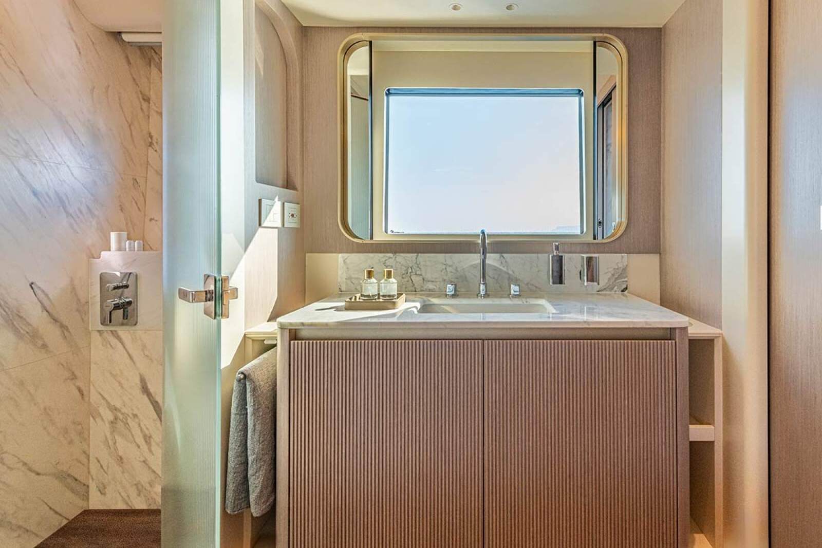 Absolute Navetta 70 2026 33