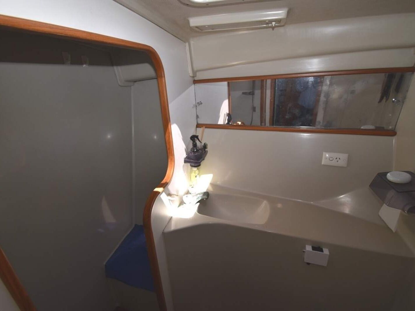 Riviera 35 Flybridge 0 13