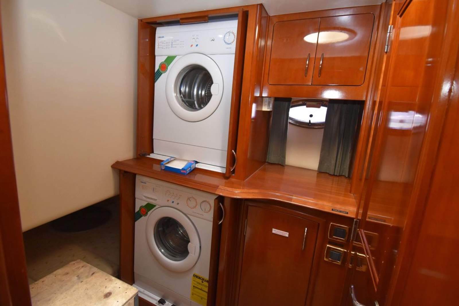 Carver 564 Motor Yacht 2003 18