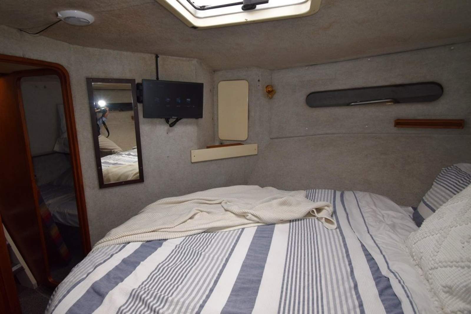 Mustang 3800 Flybridge Cruiser 1995 08