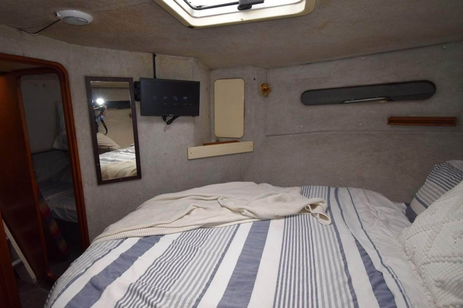 Mustang 3800 Flybridge Cruiser 1995 08