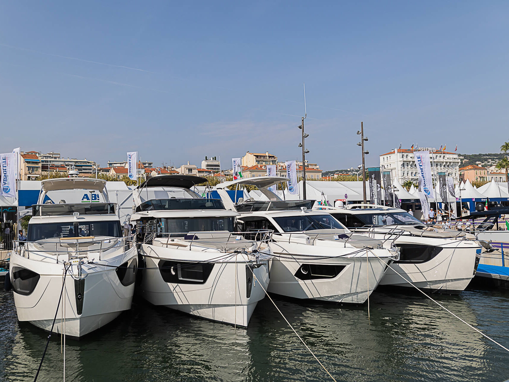 Absolute-Yachts-Cannes-Yachting-Festival-2021-c