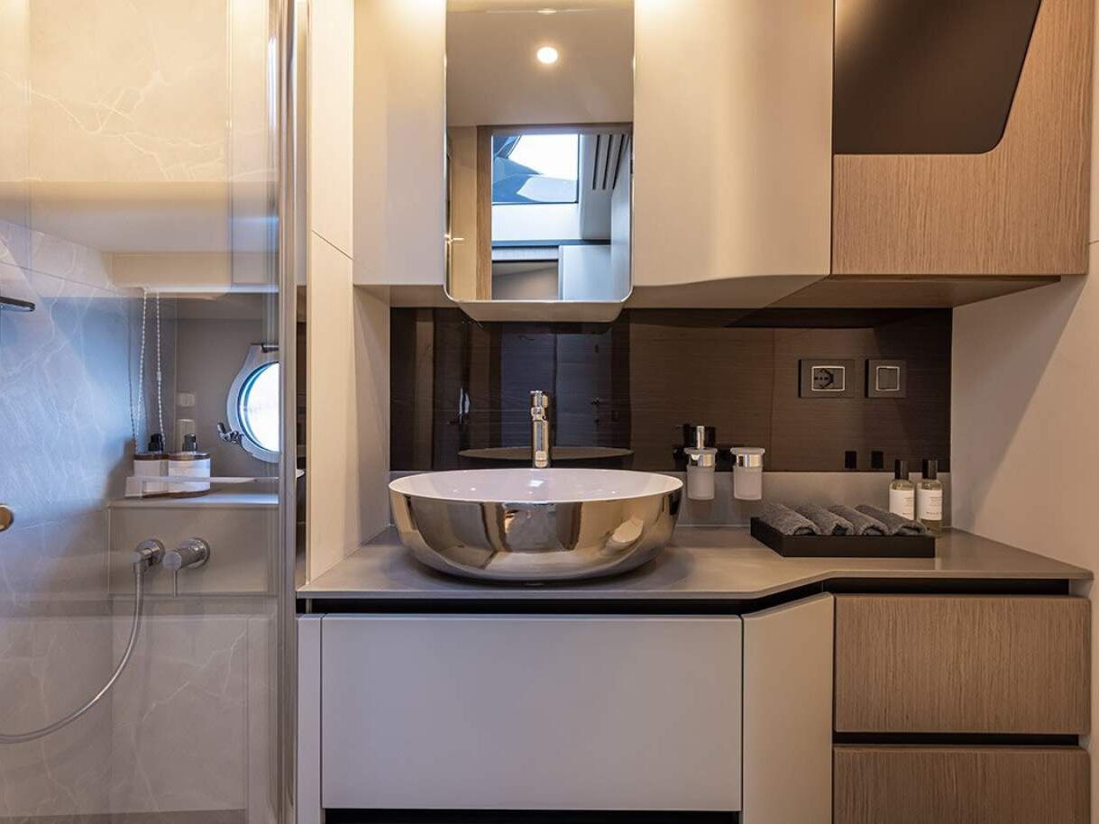 Absolute 48 Coupe 0 08