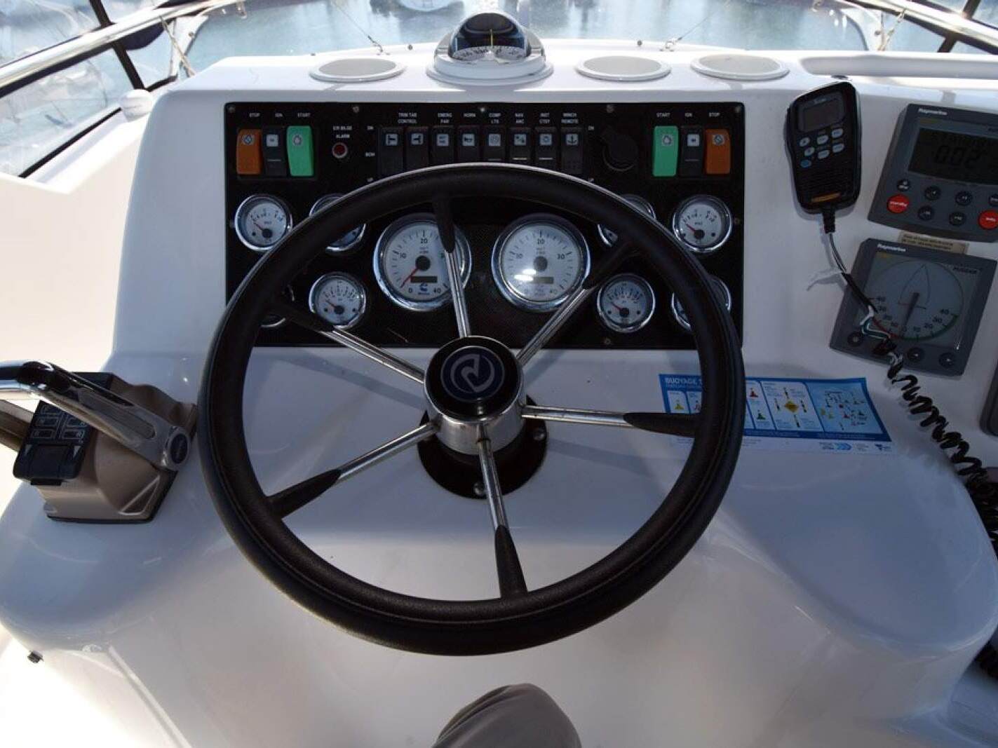 Riviera 3350 Flybridge 0 24