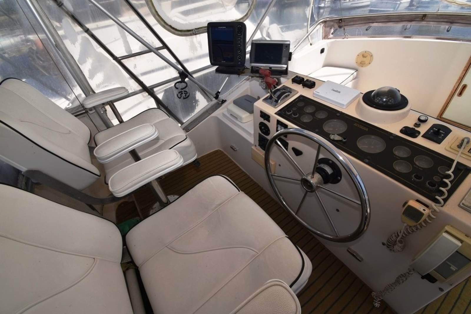 Riviera 35 Flybridge 0 19