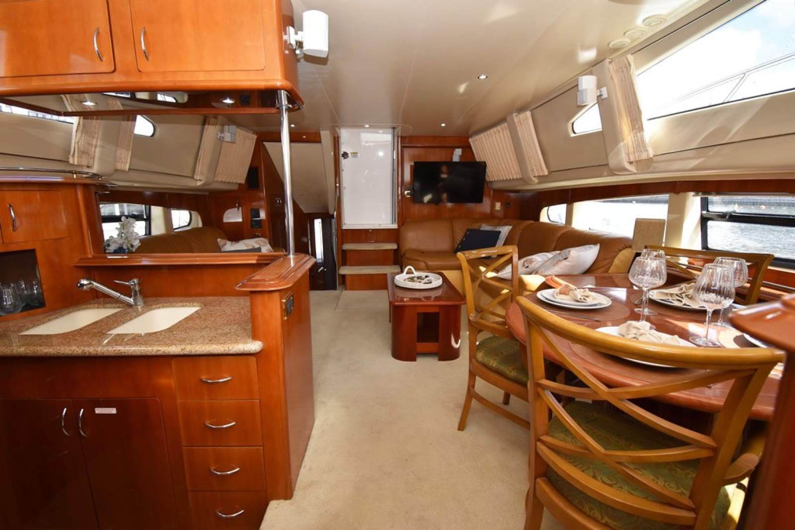 Carver 564 Motor Yacht 2003 03