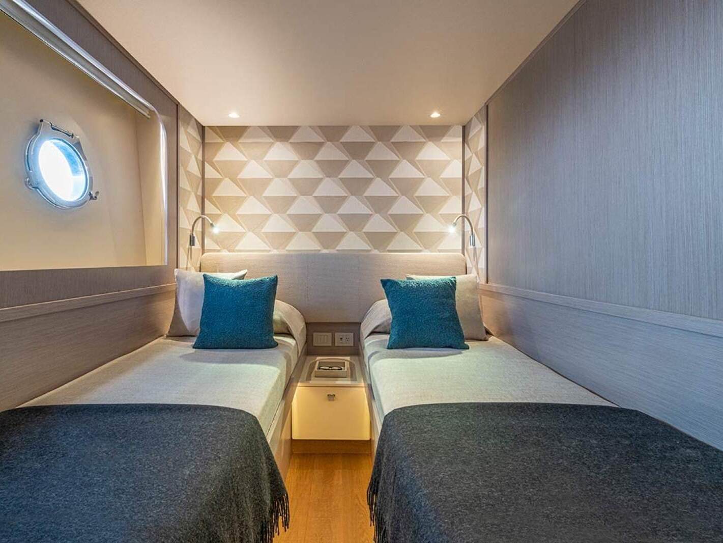 Absolute Navetta 70 2026 34