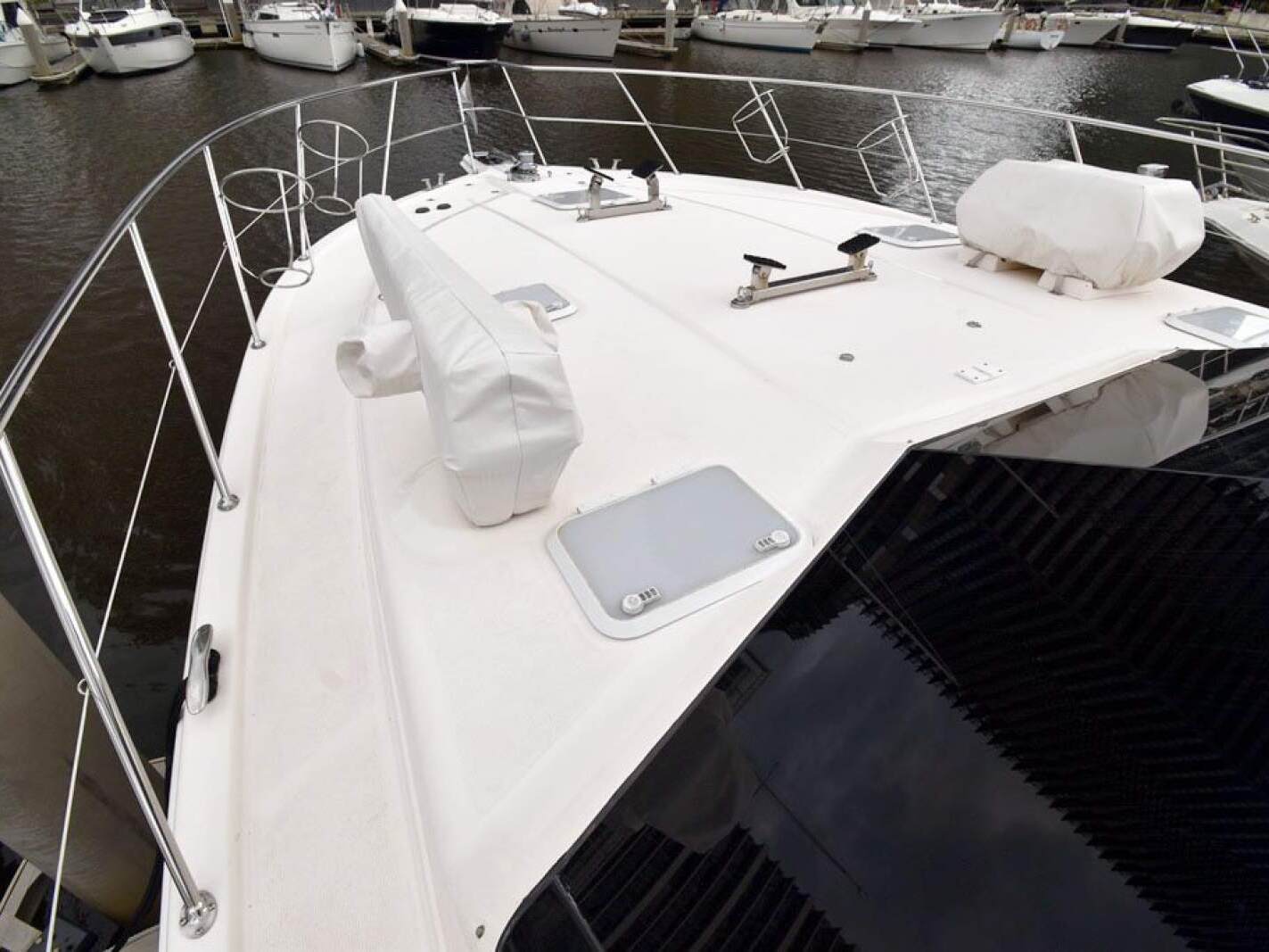 Riviera 47 Enclosed Flybridge 0 26