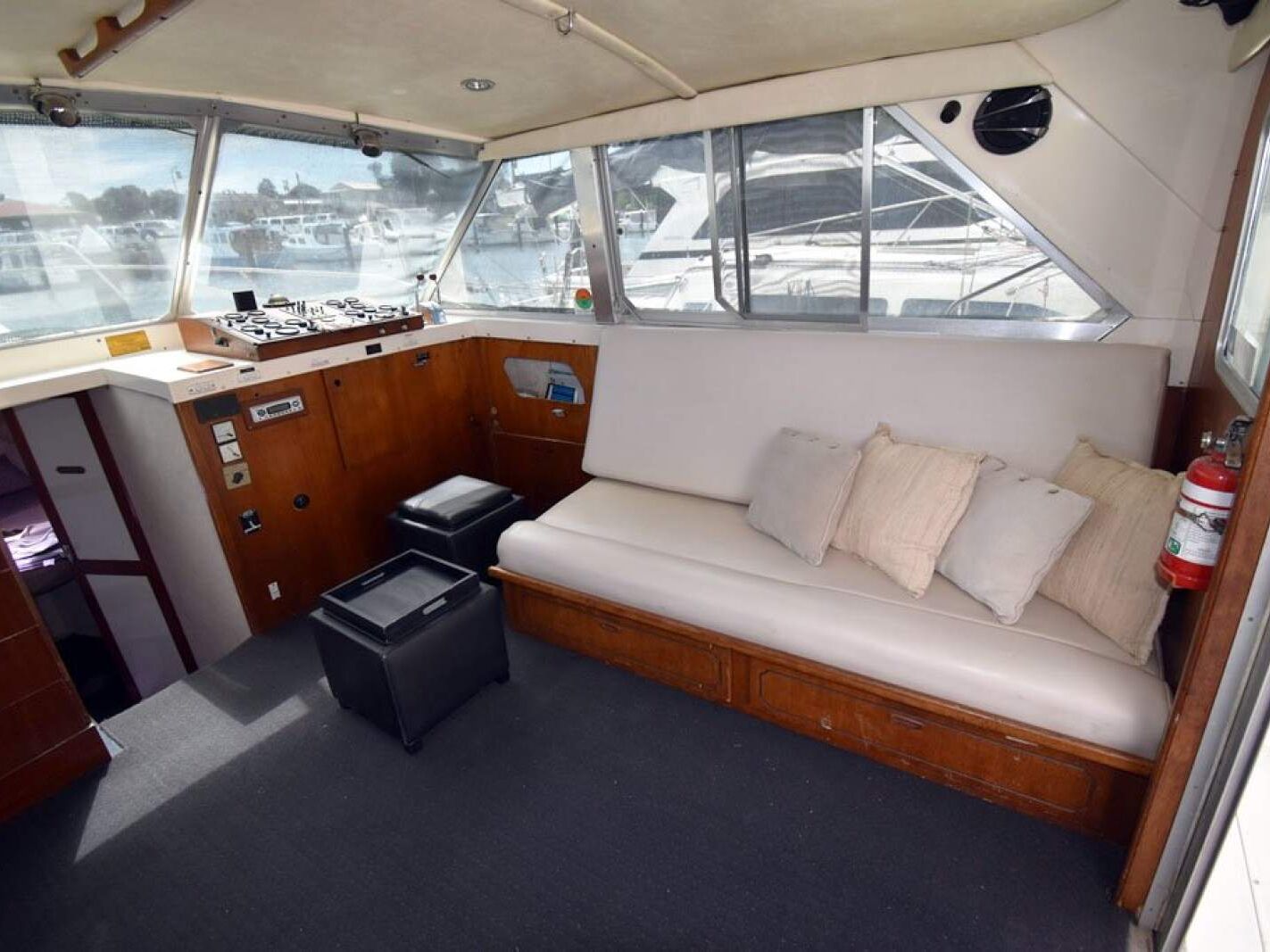 Bertram 35 Flybridge 0 05