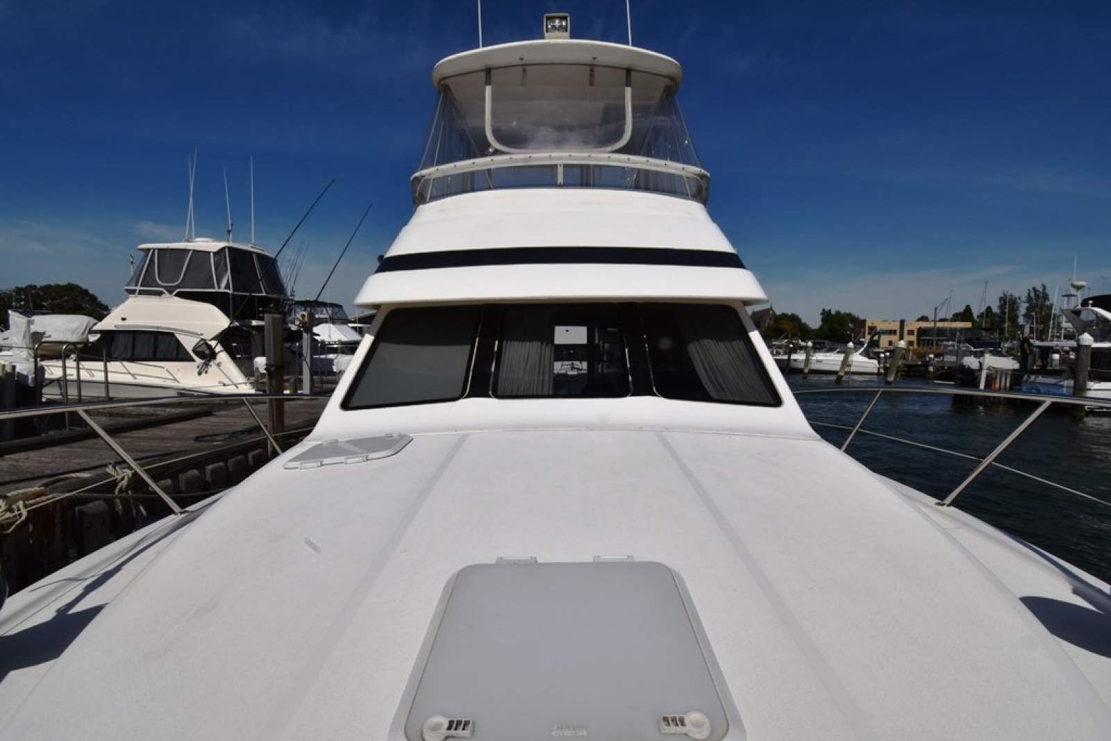 Riviera 36 Platinum Flybridge 0 17