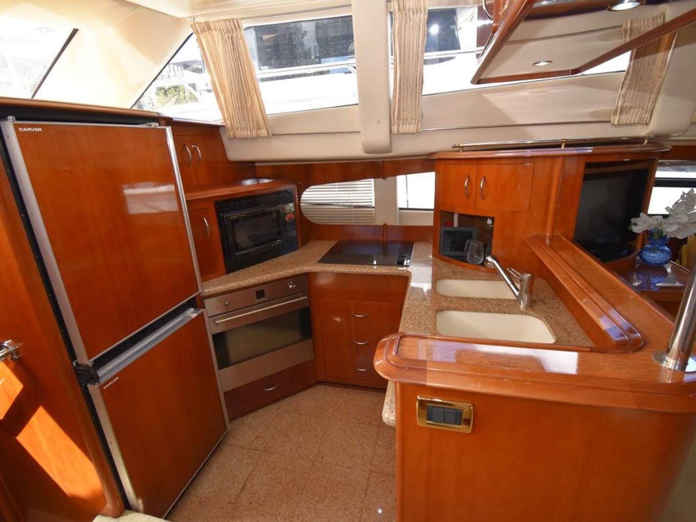 Carver 564 Motor Yacht 2003 07