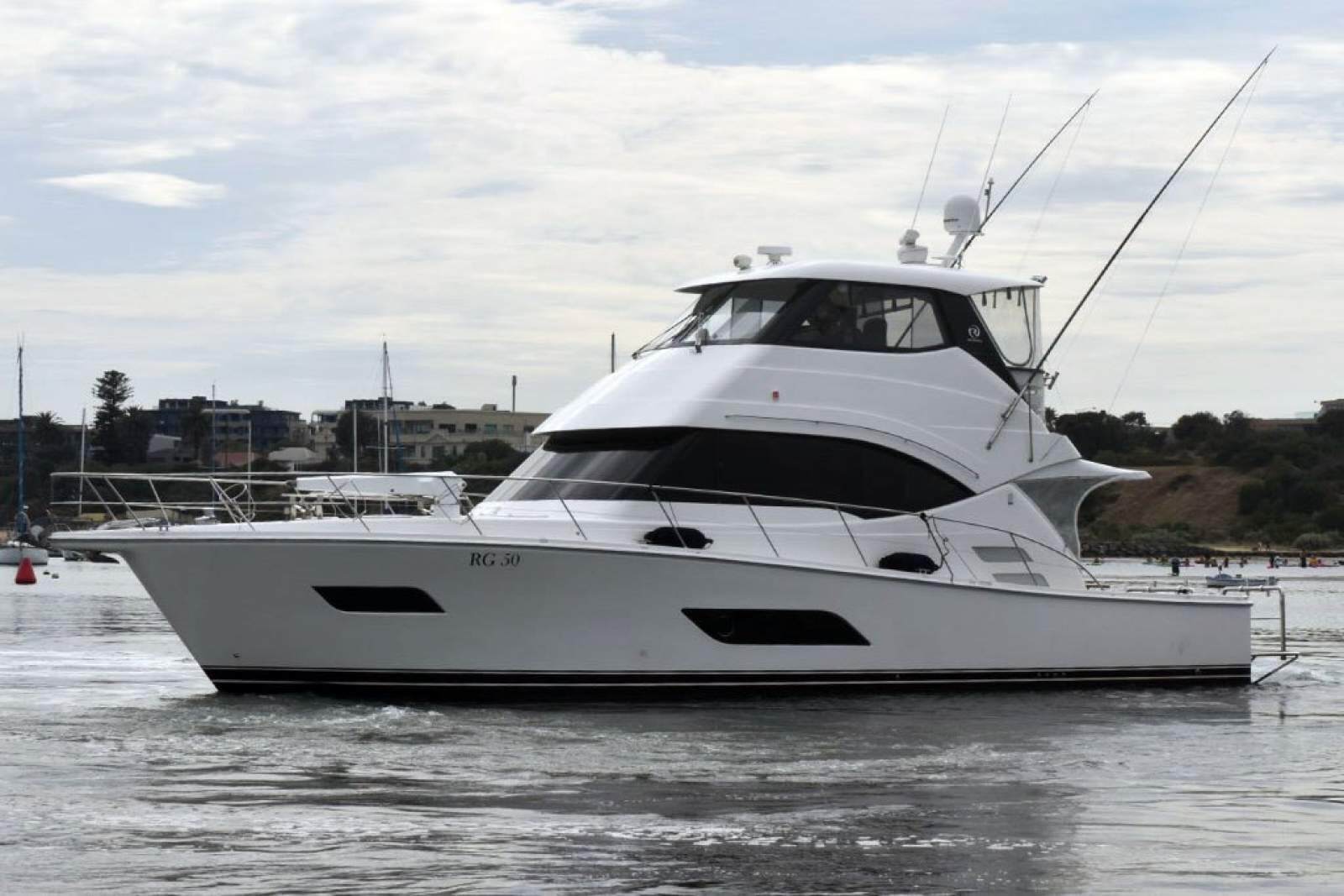 Riviera 50 Enclosed Flybridge 0 03