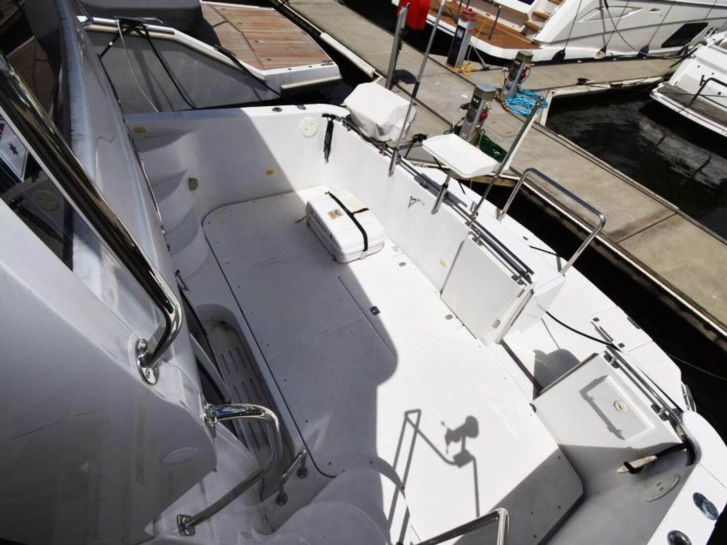 Carver 564 Motor Yacht 2003 23