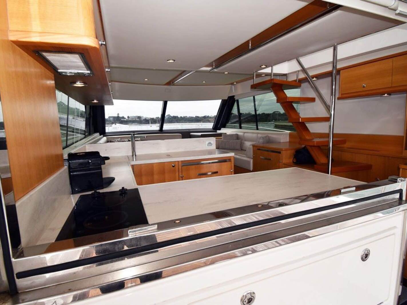 Riviera 50 Enclosed Flybridge 0 07