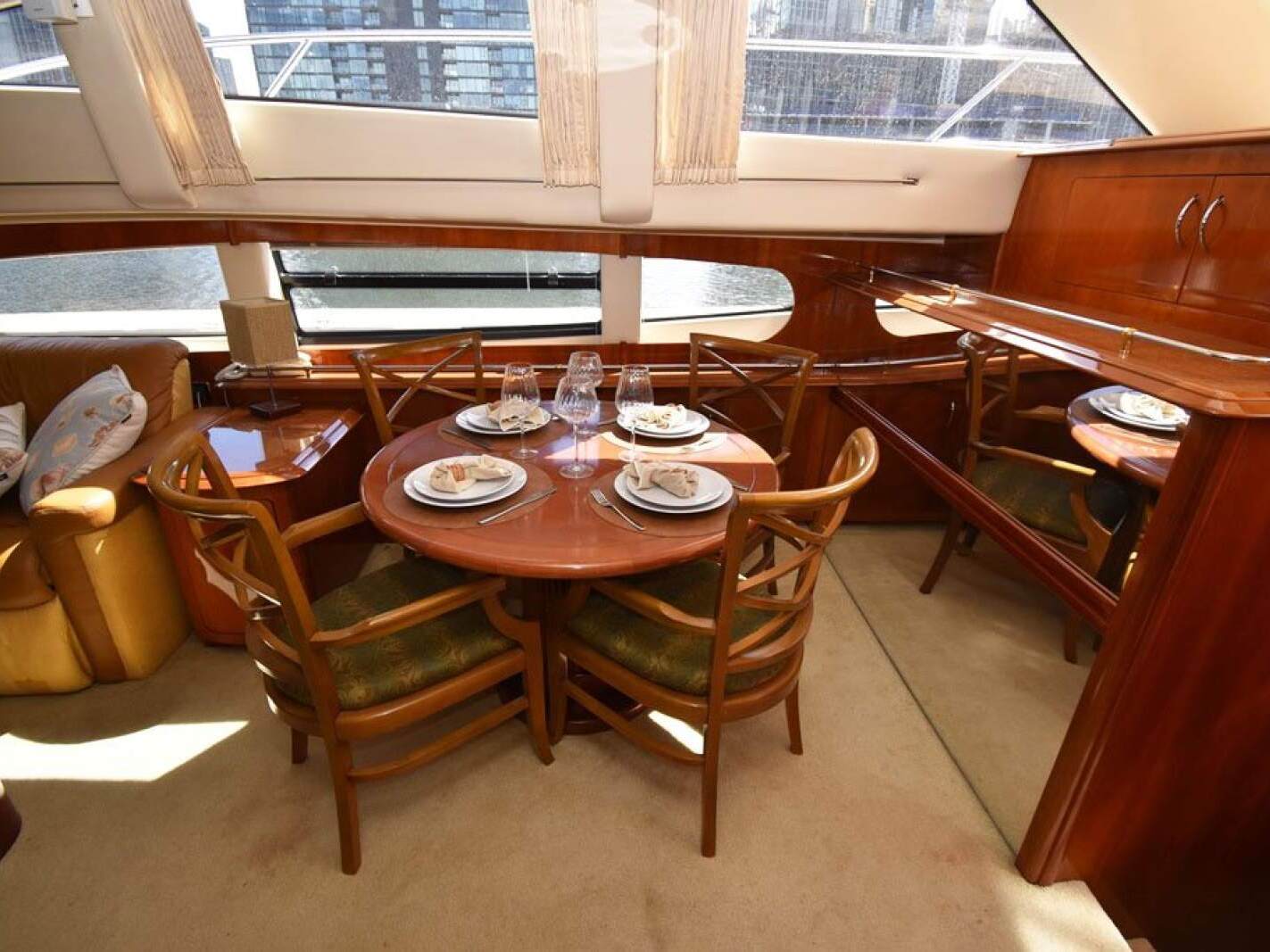 Carver 564 Motor Yacht 2003 05