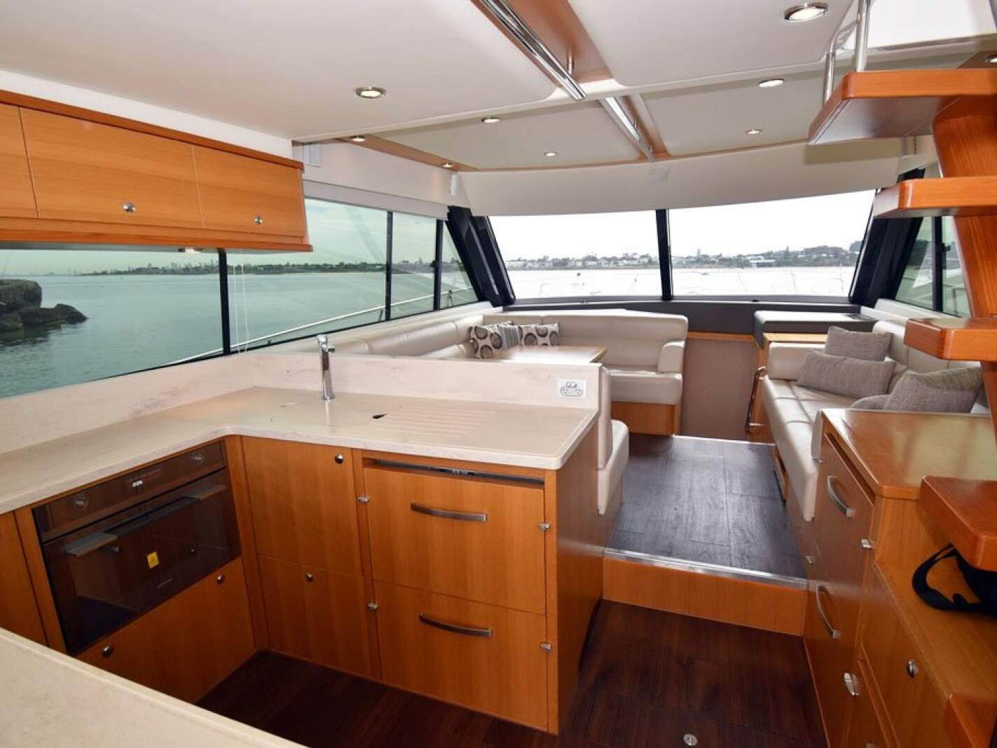 Riviera 50 Enclosed Flybridge 0 06