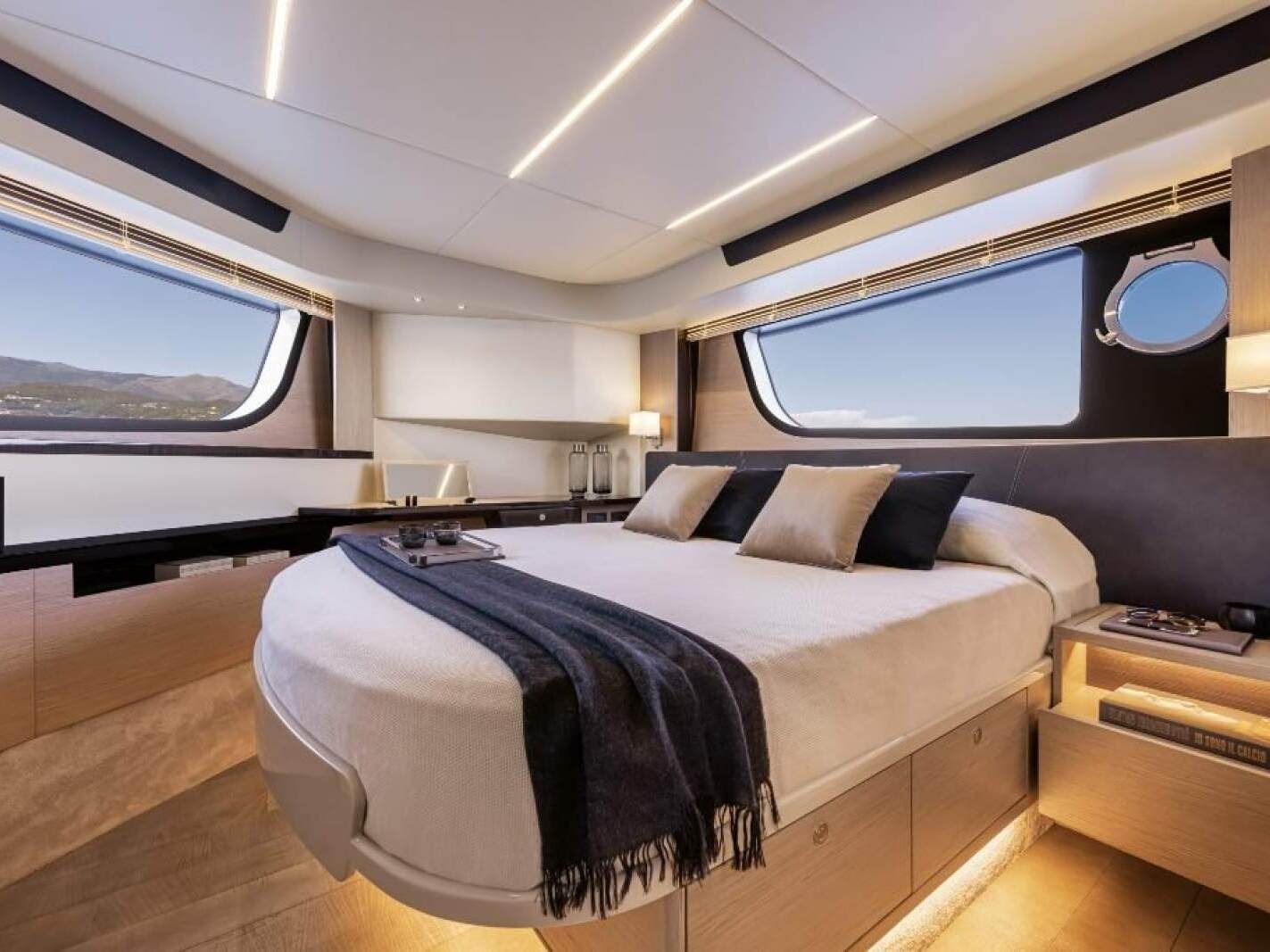 Absolute 48 Coupe 0 04