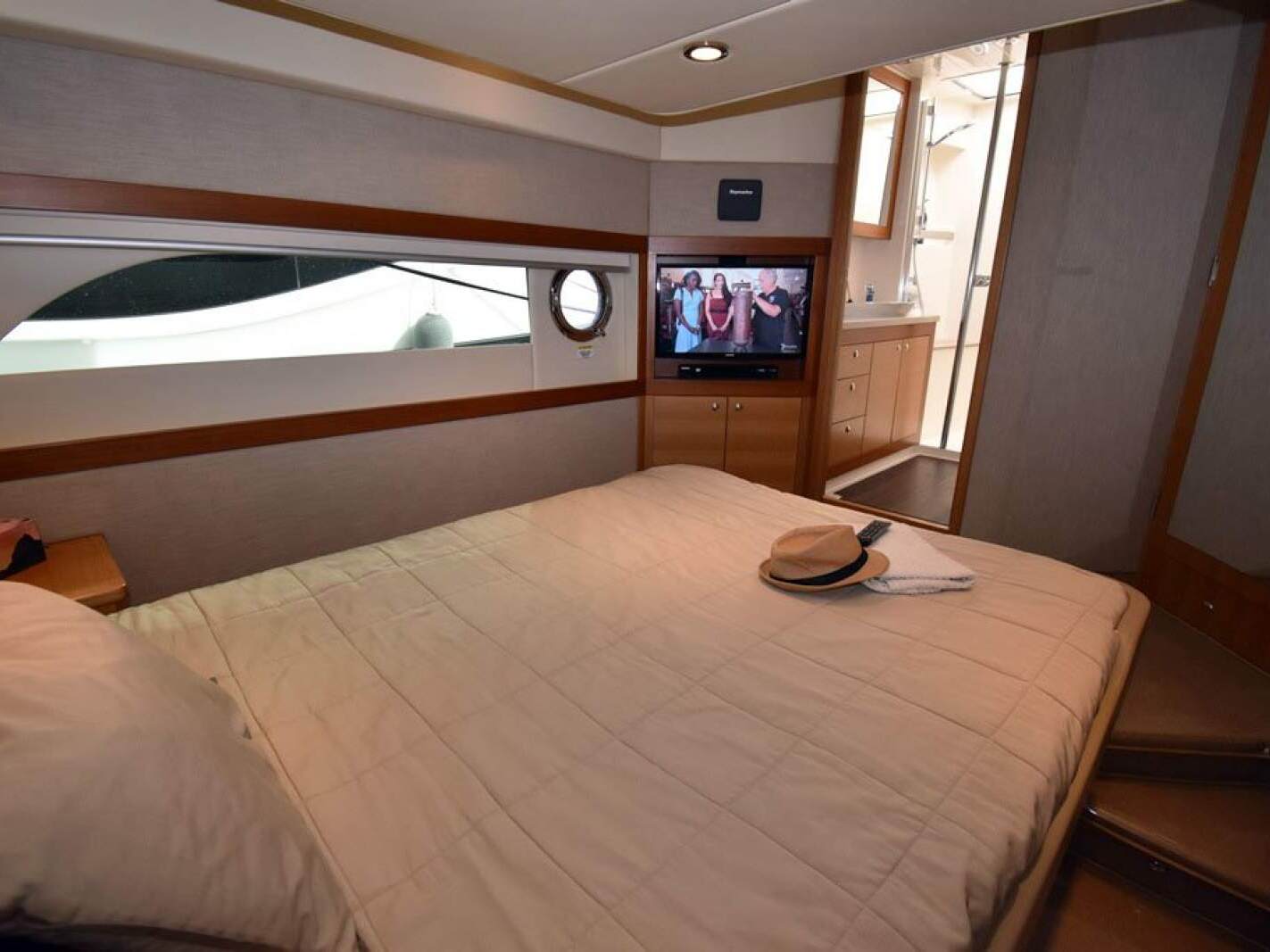 Riviera 50 Enclosed Flybridge 2015 13