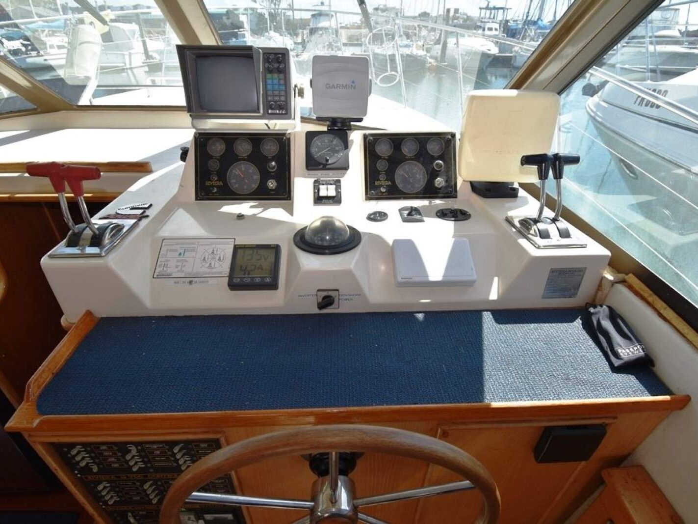 Riviera 35 Flybridge 0 06