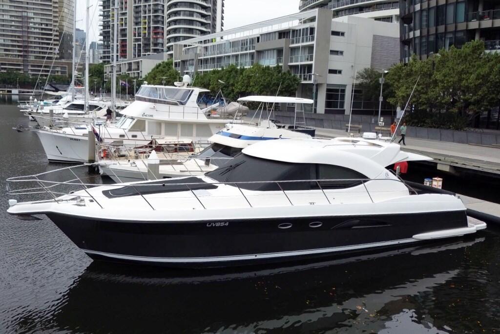Riviera 5000 Sport Yacht 2011 00
