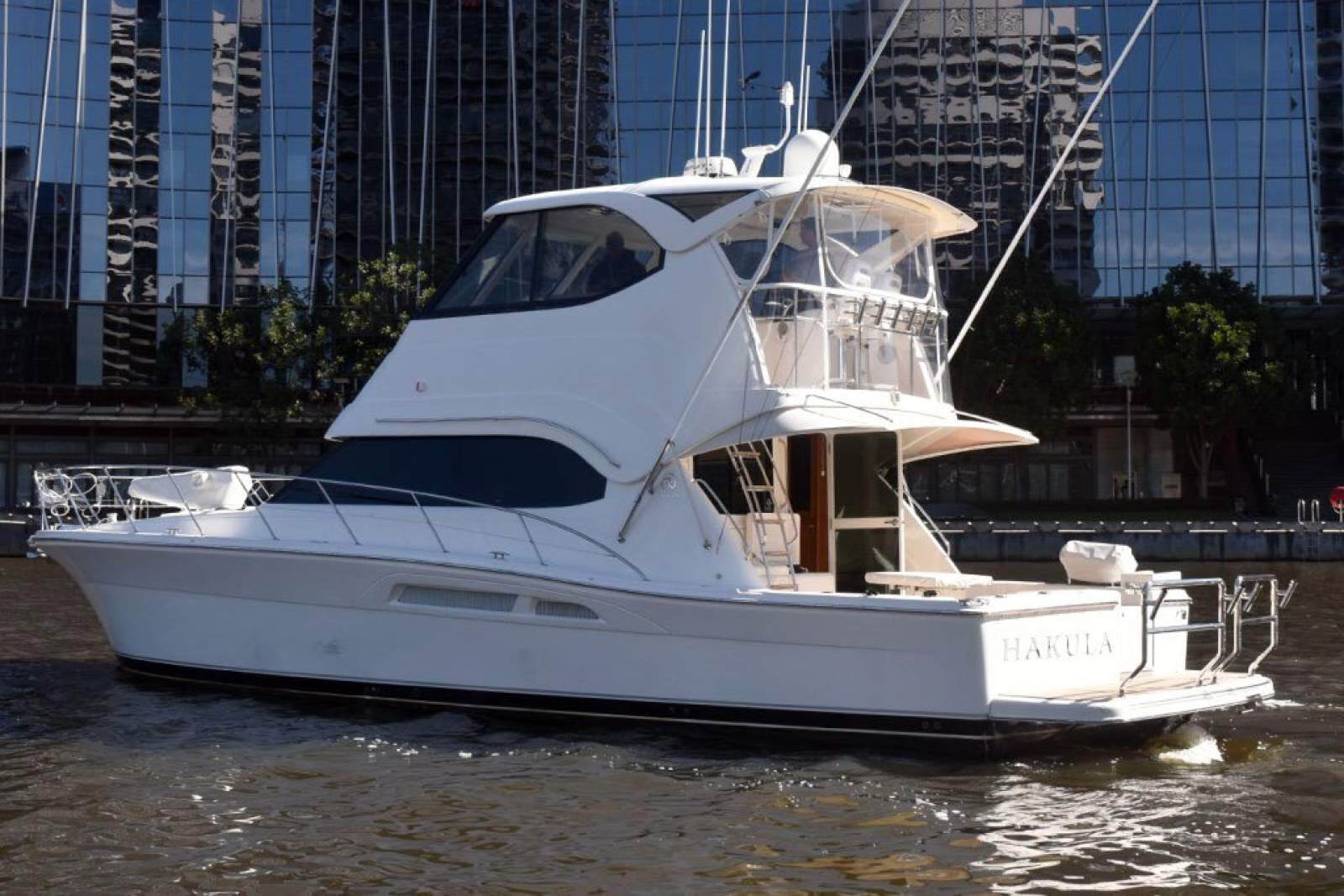 Riviera 47 Enclosed Flybridge 0 01