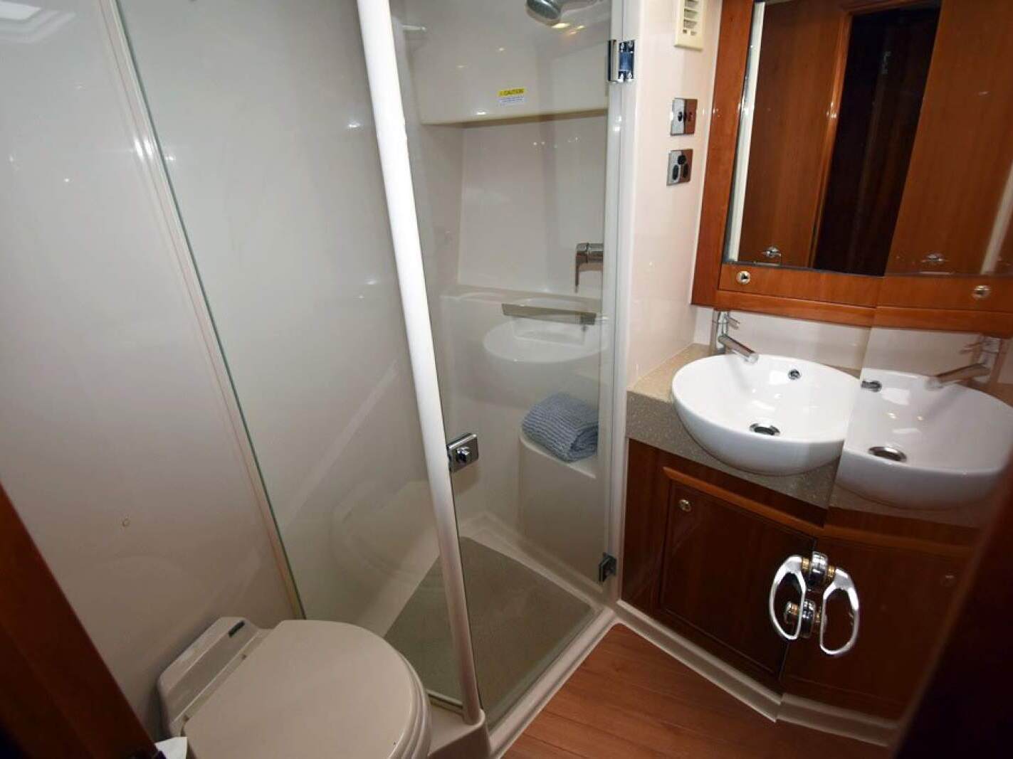 Riviera 47 Enclosed Flybridge 0 15