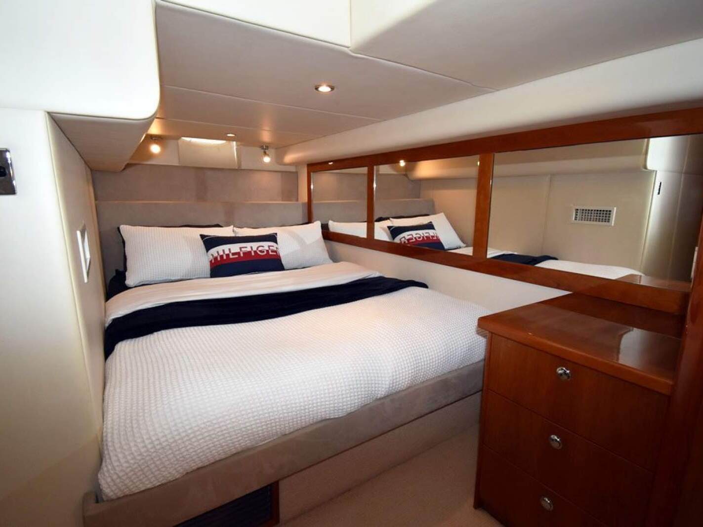 Riviera 5000 Sport Yacht 0 14