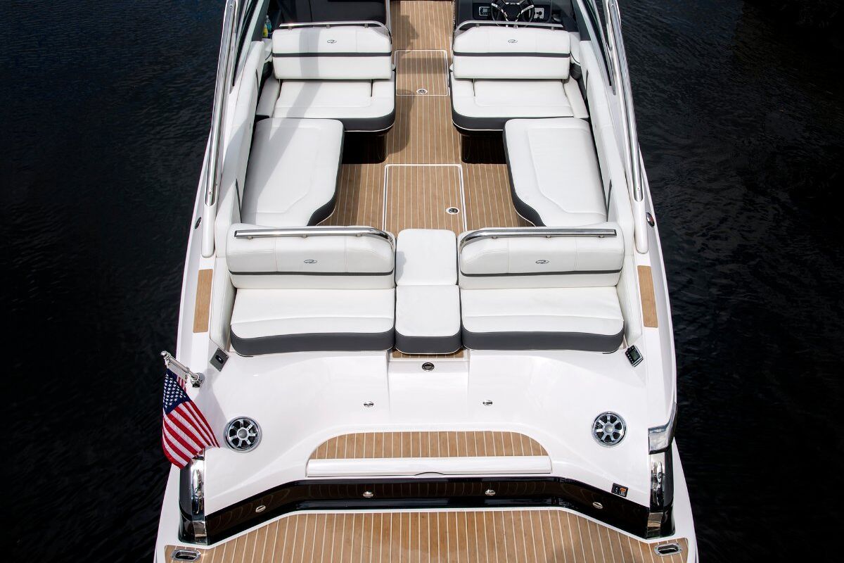 Regal 2800 Bowrider 0 08