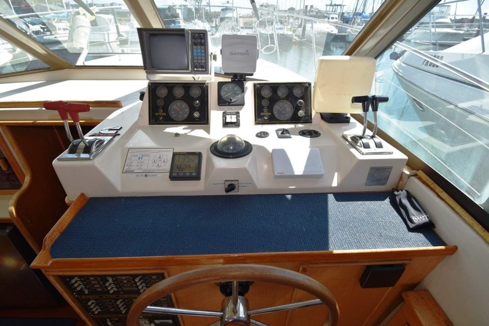 Riviera 35 Flybridge 0 06