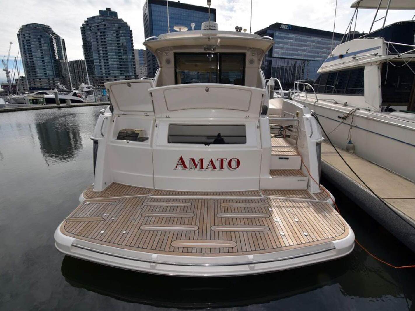 Riviera 5000 Sport Yacht 2011 31