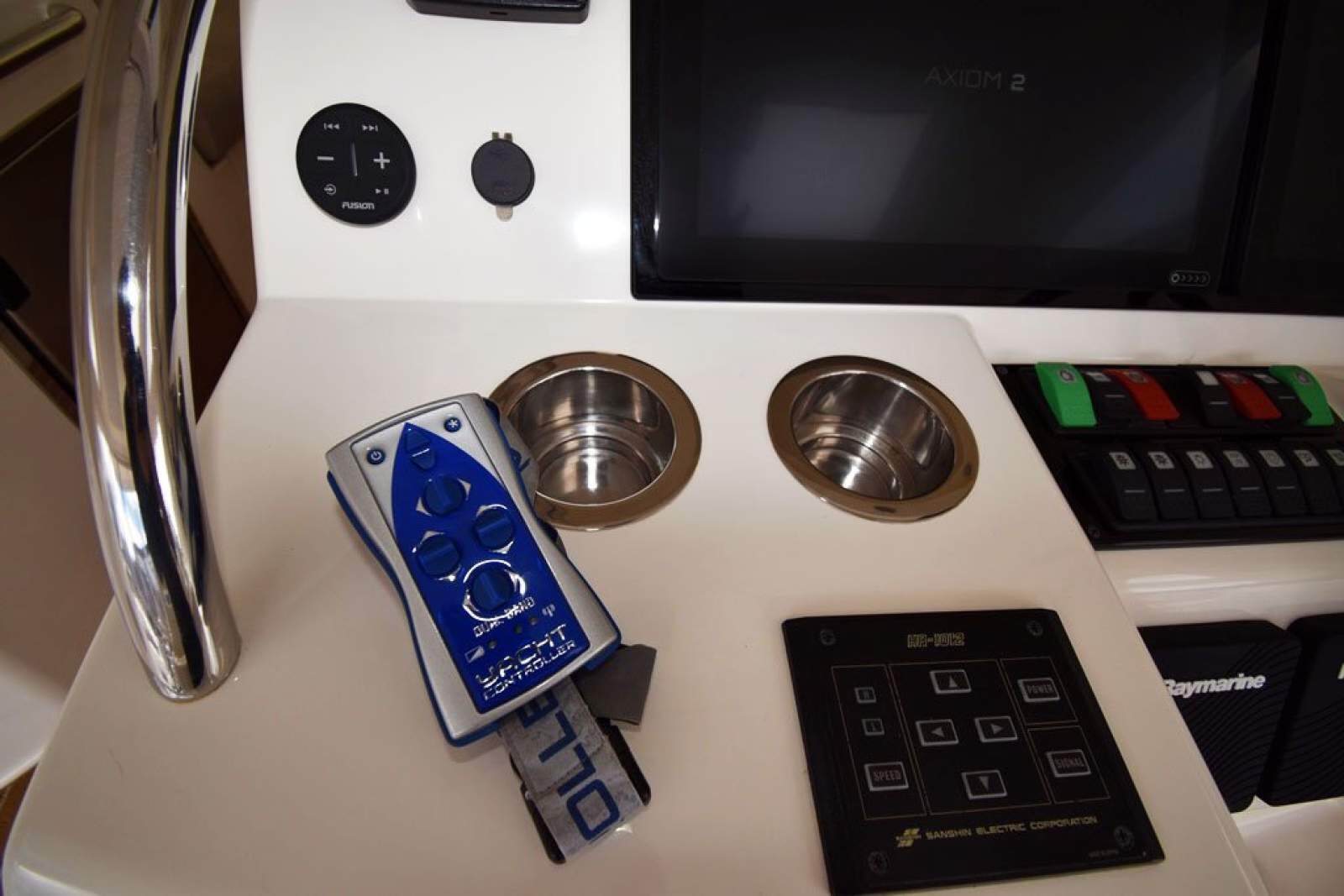 Riviera 47 Enclosed Flybridge 0 23