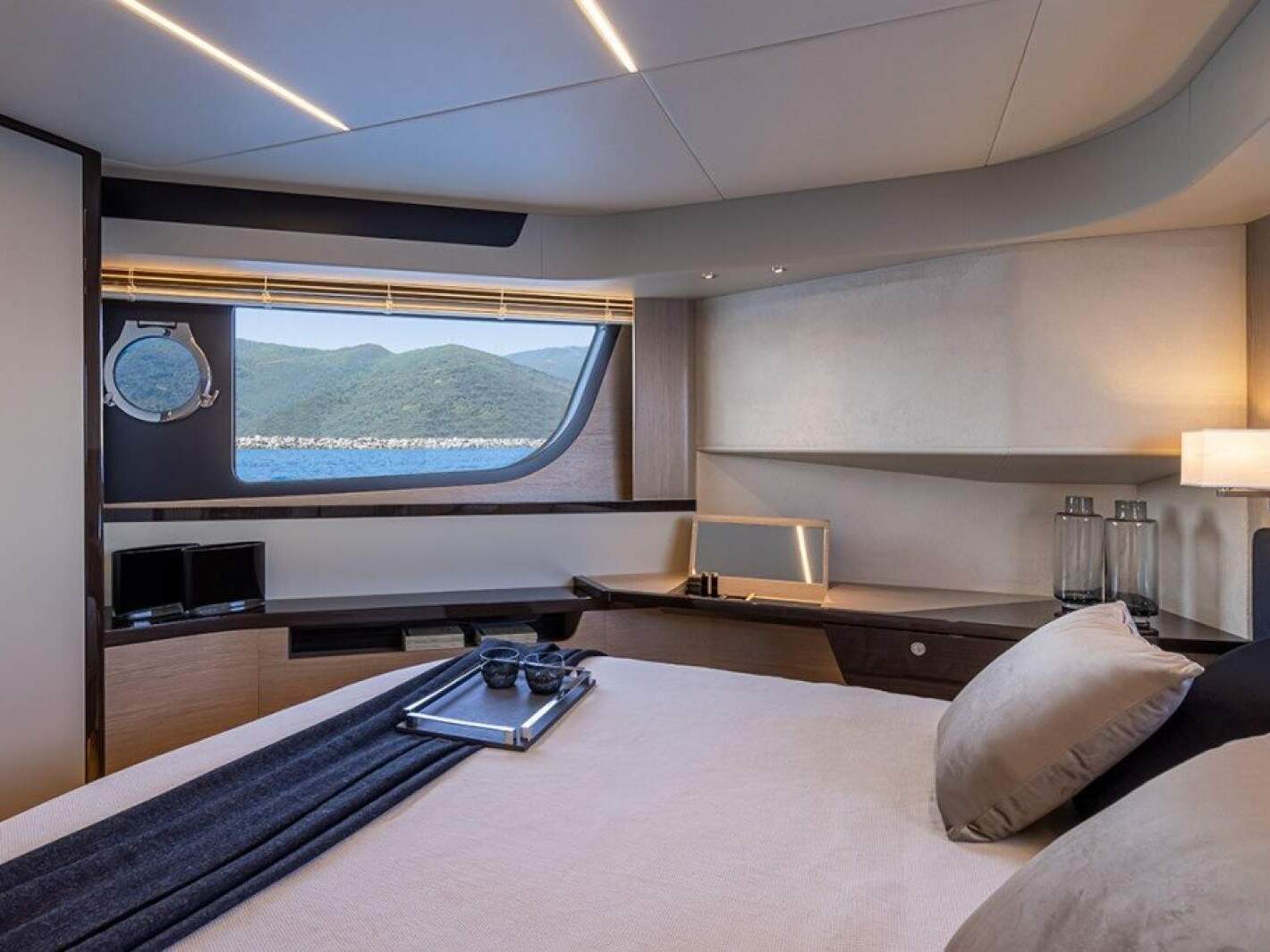 Absolute 48 Coupe 0 05