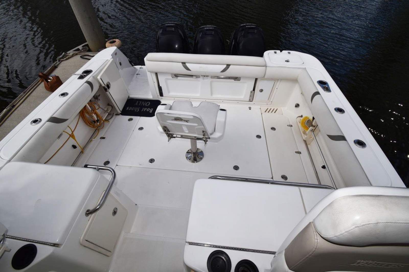 Boston Whaler 345 Conquest 0 18