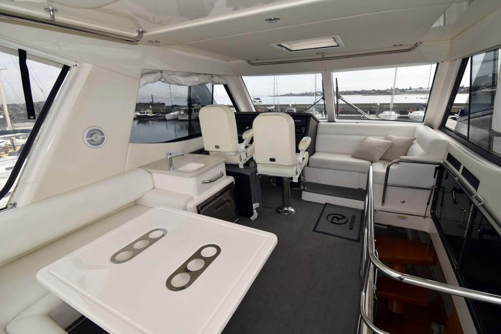 Riviera 50 Enclosed Flybridge 0 24