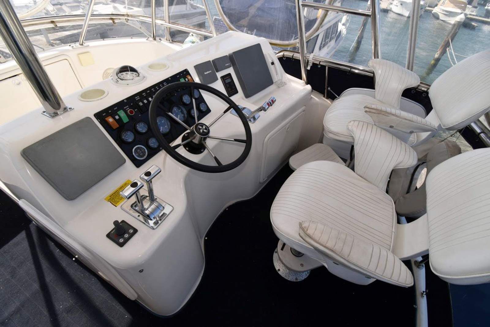 Riviera 36 Platinum Flybridge 0 10