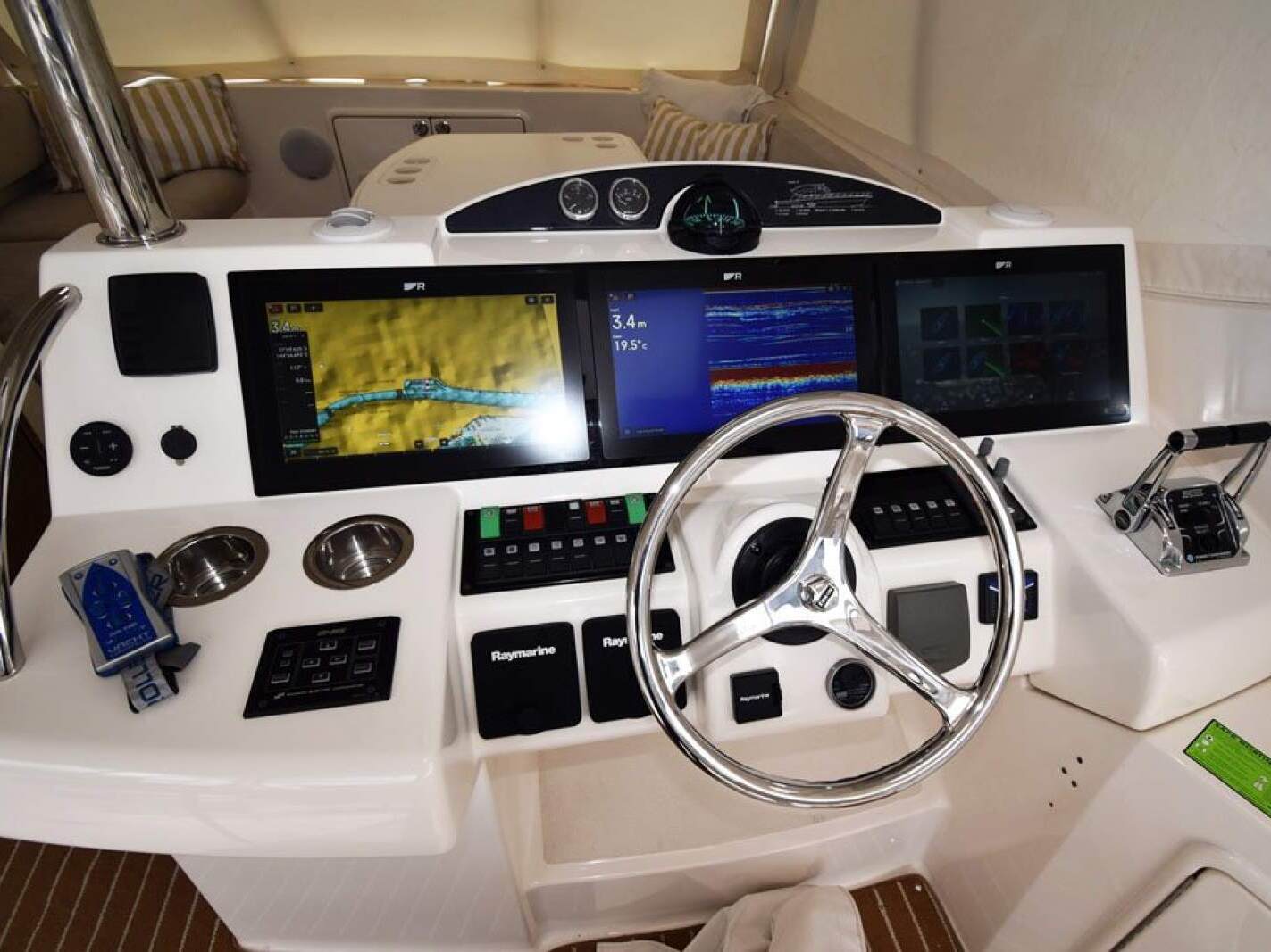 Riviera 47 Enclosed Flybridge 0 21