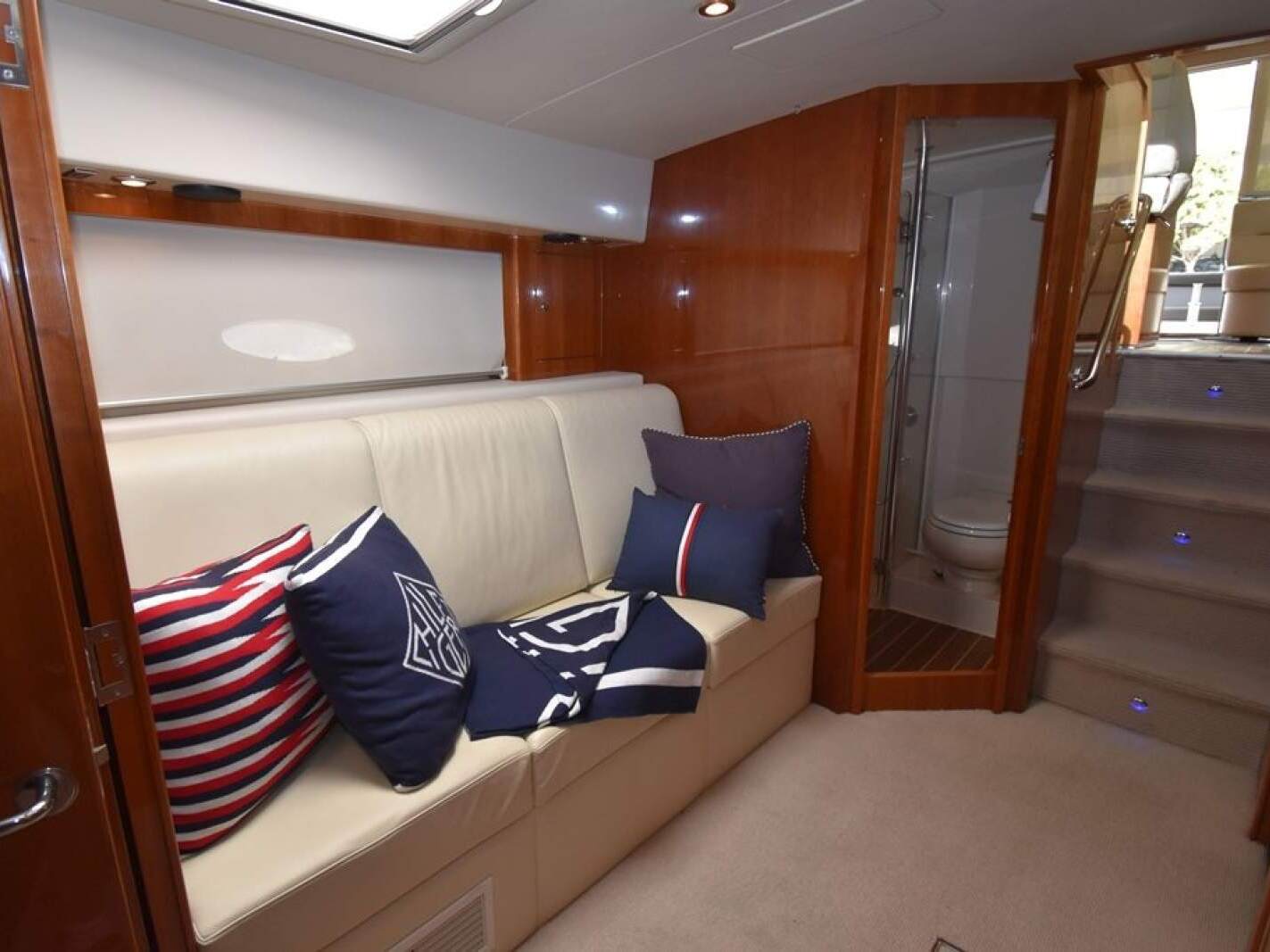 Riviera 5000 Sport Yacht 0 09