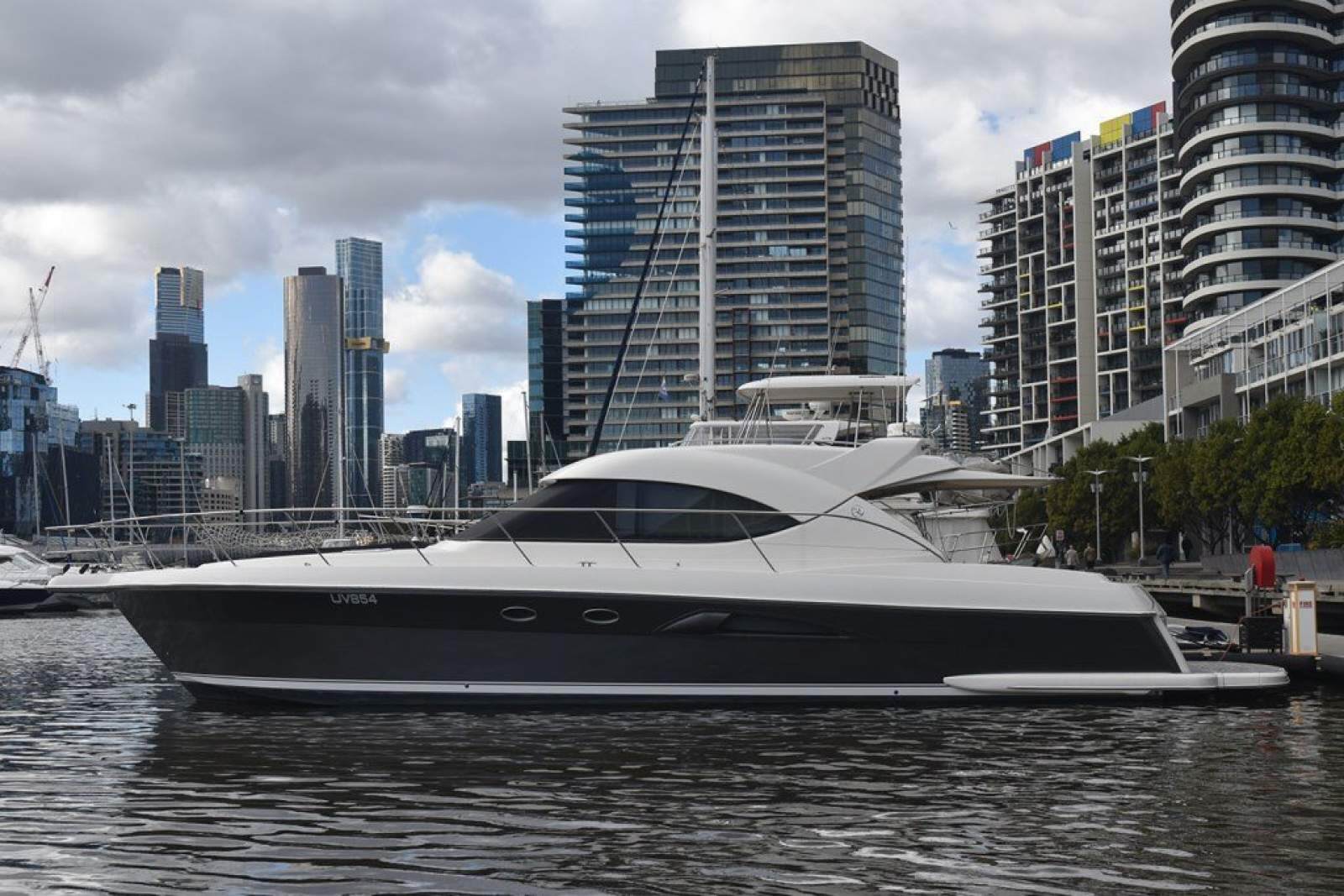 Riviera 5000 Sport Yacht 0 02