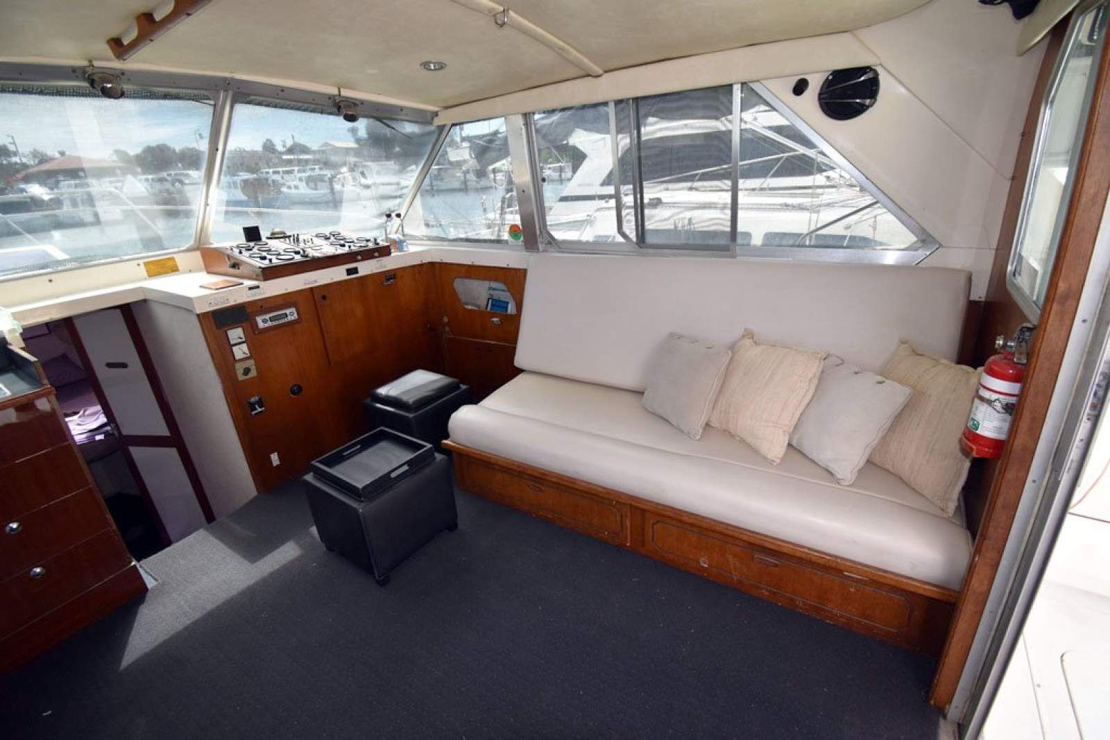 Bertram 35 Flybridge 0 05