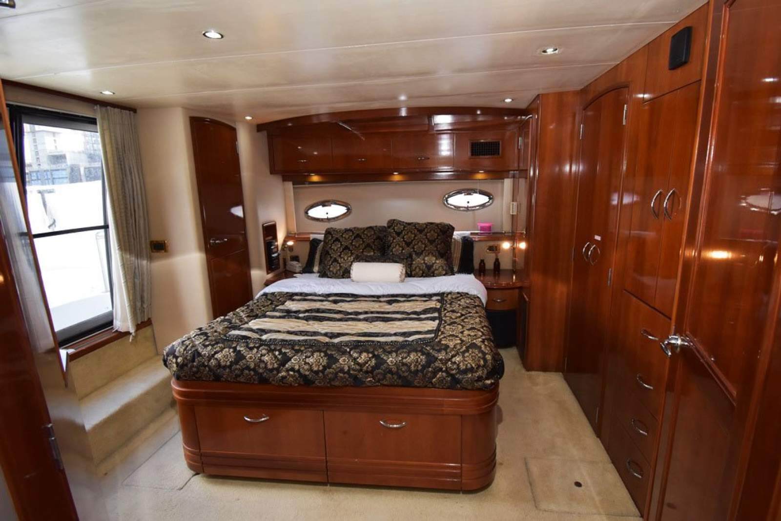 Carver 564 Motor Yacht 2003 10