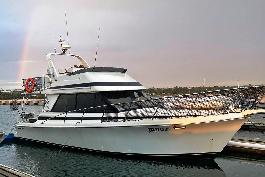 Mustang 3800 Flybridge Cruiser 1995 00