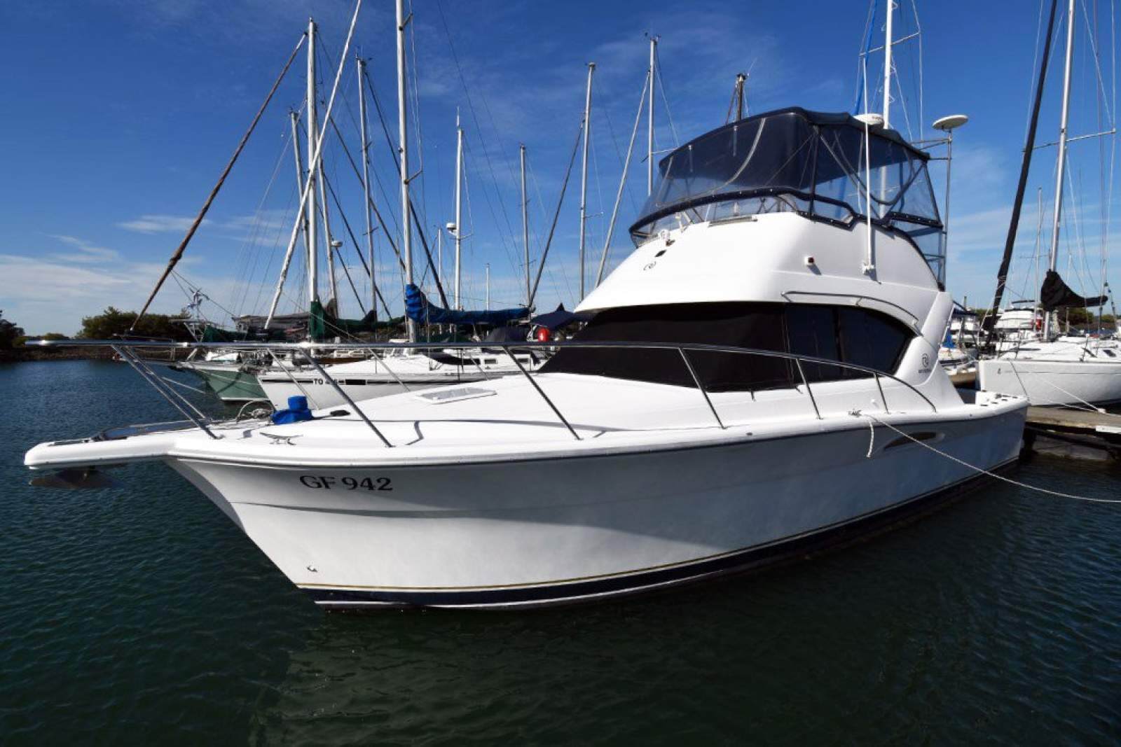Riviera 3350 Flybridge 0 02