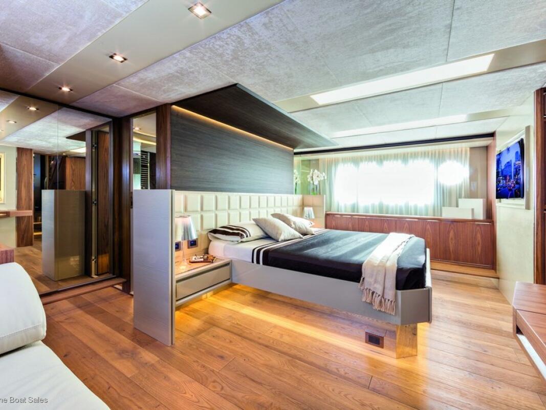 Absolute 72 Fly 2019 06