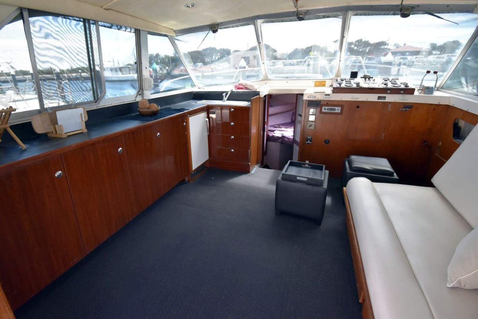 Bertram 35 Flybridge 0 02
