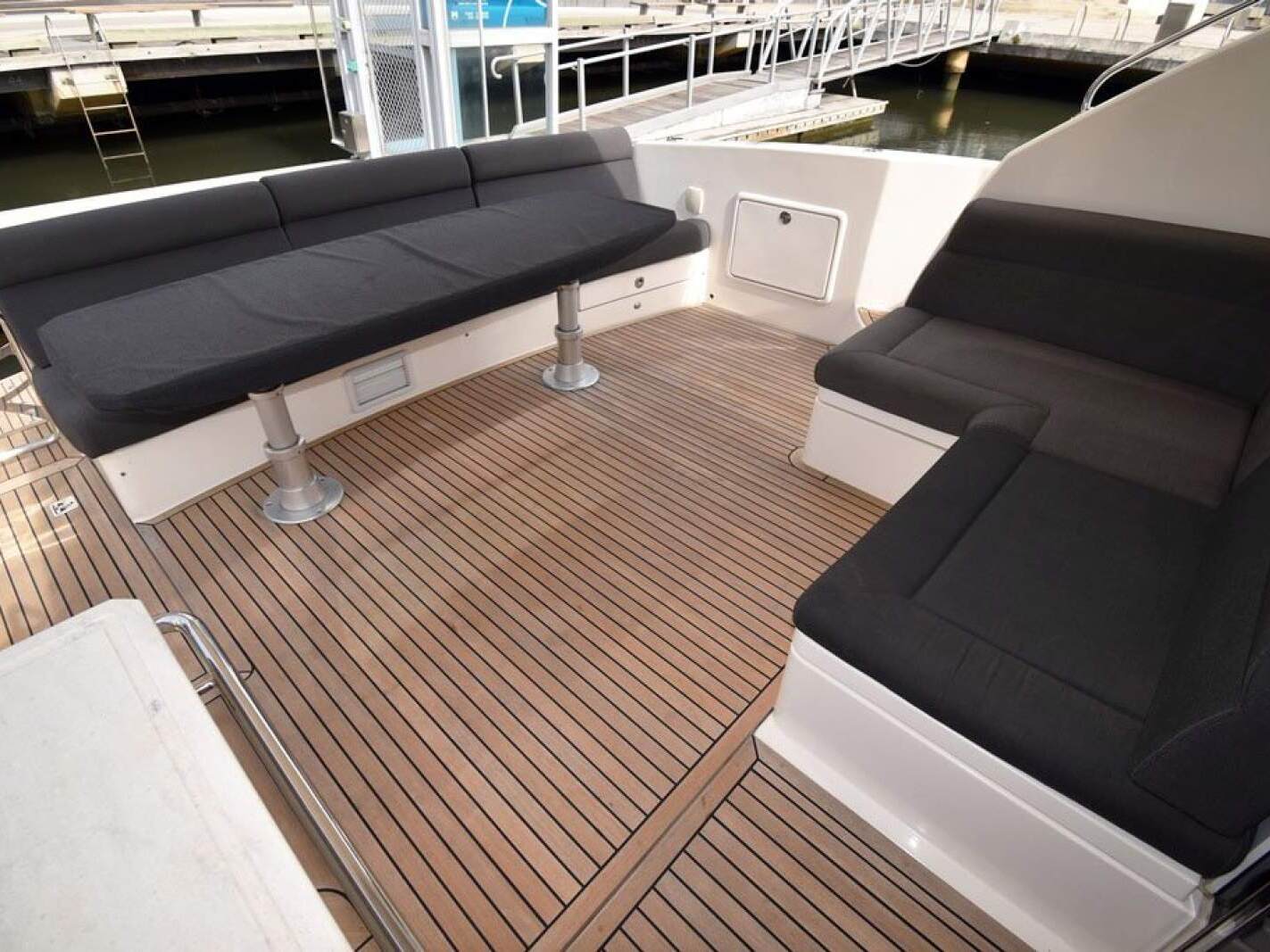 Riviera 5000 Sport Yacht 0 25